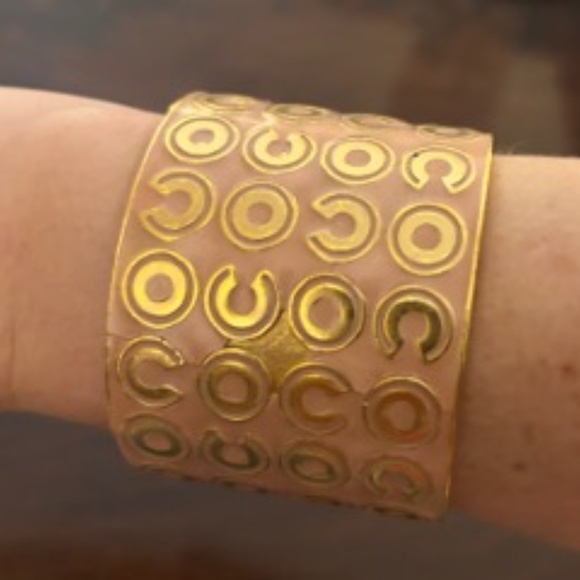Elegant Authentic Chanel Cuff Bracelet - Picture 5 of 12